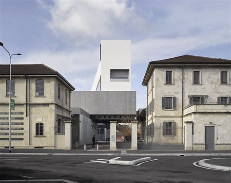 fondazione prada profughi|fondazione prada.